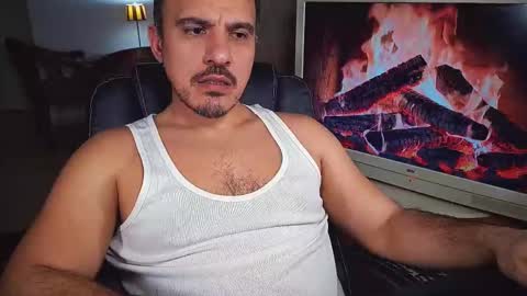 Snapshot of officeman7 chatting on 02-16-25, 04:32 officeman7 online show from 02-16-25, 04:32