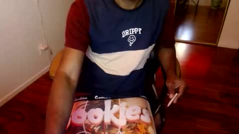 Snapshot of officialmoneyxxx chatting on 02-10-26, 01:04 Money online show from 02-10-26, 01:04