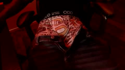 Snapshot of officialmoneyxxx chatting on 03-10-26, 05:18 Money online show from 03-10-26, 05:18