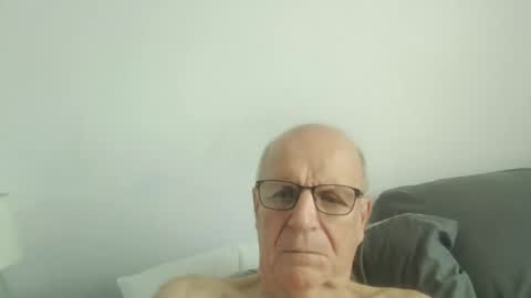 Snapshot of oggi95 chatting on 09-15-25, 03:01 oggi95 online show from 09-15-25, 03:01