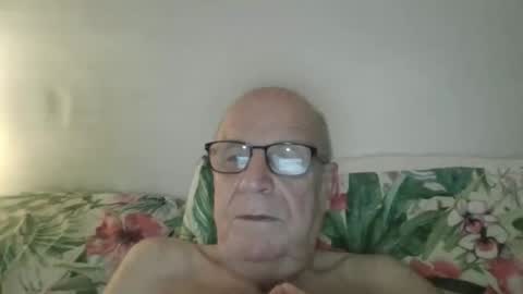 Snapshot of oggi95 chatting on 12-19-25, 08:21 oggi95 online show from 12-19-25, 08:21