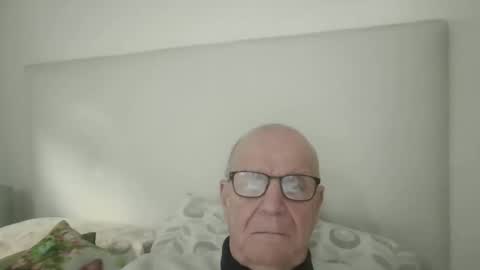 Snapshot of oggi95 chatting on 01-19-26, 03:27 oggi95 online show from 01-19-26, 03:27