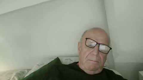 Snapshot of oggi95 chatting on 03-11-26, 04:57 oggi95 online show from 03-11-26, 04:57