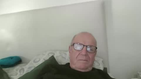 Snapshot of oggi95 chatting on 03-12-26, 04:13 oggi95 online show from 03-12-26, 04:13