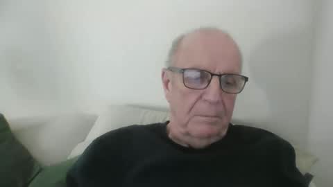 Snapshot of oggi95 chatting on 03-30-26, 03:02 oggi95 online show from 03-30-26, 03:02