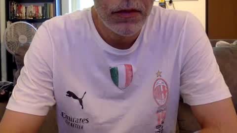 Snapshot of oggs48 chatting on 07-08-26, 04:33 oggs48 online show from 07-08-26, 04:33