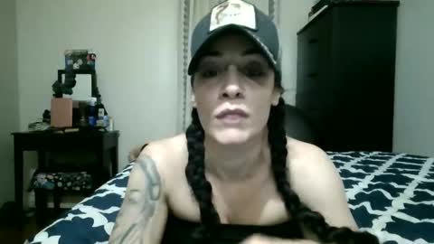 Lit en Cama online show from 12-19-25, 04:52