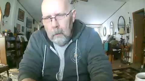 Snapshot of ogusbogus chatting on 12-01-25, 02:11 Maximus No Mo online show from 12-01-25, 02:11