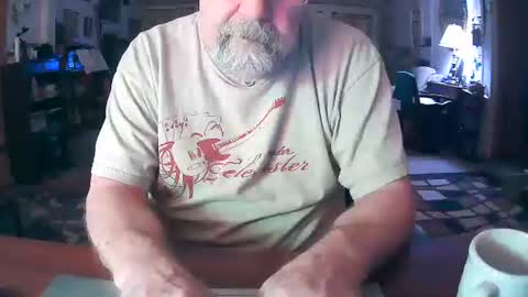 Snapshot of ogusbogus chatting on 12-17-25, 12:22 Maximus No Mo online show from 12-17-25, 12:22