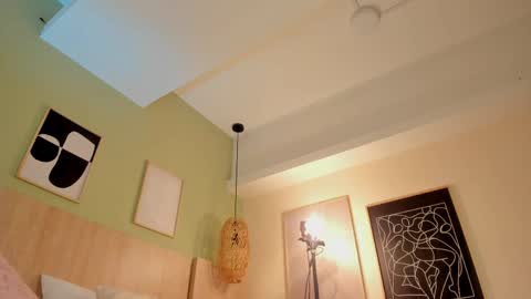 Holly online show from 04-01-26, 01:41