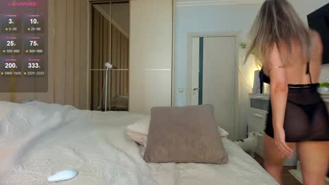 Julie online show from 09-18-25, 06:26