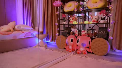 Snapshot of oh_m_god chatting on 11-24-25, 09:03 oh_m_god online show from 11-24-25, 09:03