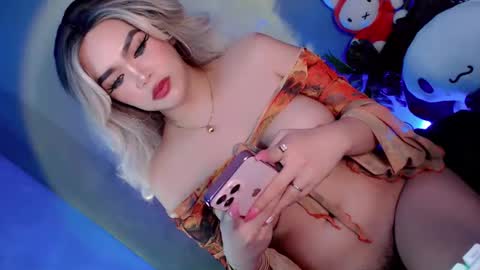 Snapshot of oh_my_bonita chatting on 03-01-25, 10:45 Flora online show from 03-01-25, 10:45