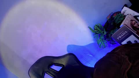 Snapshot of oh_my_bonita chatting on 03-06-25, 03:35 Flora online show from 03-06-25, 03:35