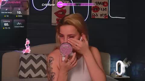 Snapshot of oh_my_julia chatting on 11-02-25, 03:25 oh_my_julia online show from 11-02-25, 03:25