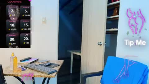Snapshot of oh_tique chatting on 06-19-26, 01:21 LU online show from 06-19-26, 01:21