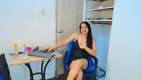 Snapshot of oh_tique chatting on 07-04-26, 04:18 LU online show from 07-04-26, 04:18