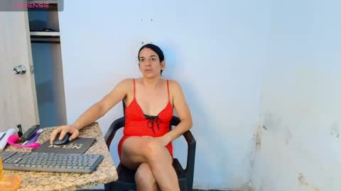 Snapshot of oh_tique chatting on 07-05-26, 02:57 LU online show from 07-05-26, 02:57