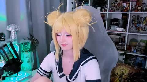 Snapshot of ohclementinee chatting on 05-10-26, 01:05 Clementine Clem online show from 05-10-26, 01:05