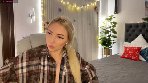 Emma online show from 12-22-25, 01:13