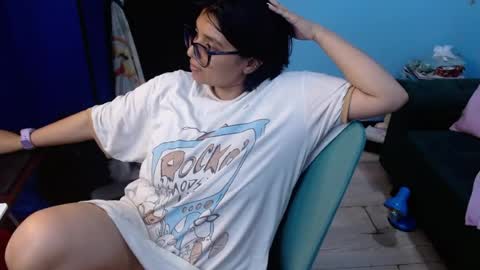 Snapshot of ohmysqueak chatting on 07-17-26, 12:28 ohmysqueak online show from 07-17-26, 12:28