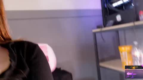 Snapshot of ohmysweetkitty chatting on 02-12-25, 03:51 Lyz online show from 02-12-25, 03:51