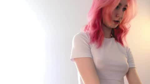 Emi and Ohpi online show from 04-20-26, 01:14