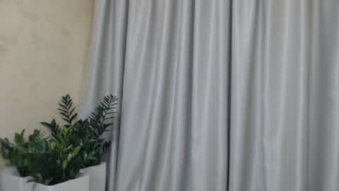Snapshot of ohsweetmari chatting on 12-17-24, 07:59 Mari online show from 12-17-24, 07:59