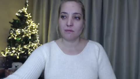 Snapshot of ohsweetmari chatting on 12-26-24, 07:05 Mari online show from 12-26-24, 07:05