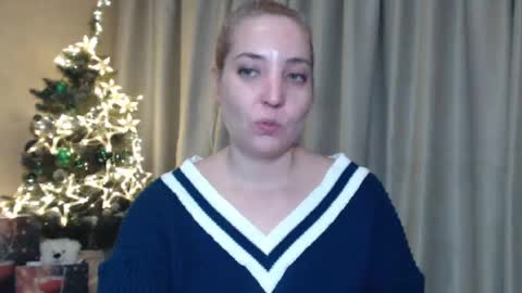 Snapshot of ohsweetmari chatting on 12-27-24, 02:54 Mari online show from 12-27-24, 02:54