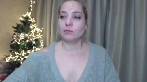 Snapshot of ohsweetmari chatting on 12-29-24, 01:38 Mari online show from 12-29-24, 01:38