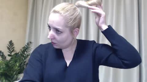 Snapshot of ohsweetmari chatting on 01-22-25, 06:31 Mari online show from 01-22-25, 06:31