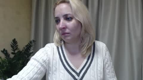 Snapshot of ohsweetmari chatting on 02-08-25, 08:42 Mari online show from 02-08-25, 08:42