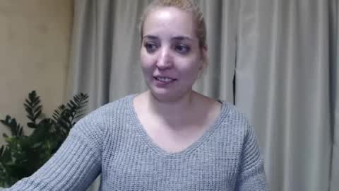 Snapshot of ohsweetmari chatting on 02-12-25, 09:43 Mari online show from 02-12-25, 09:43