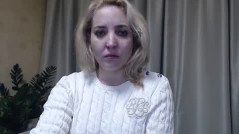 Snapshot of ohsweetmari chatting on 02-14-25, 03:15 Mari online show from 02-14-25, 03:15