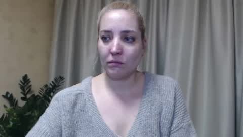 Snapshot of ohsweetmari chatting on 02-16-25, 04:53 Mari online show from 02-16-25, 04:53