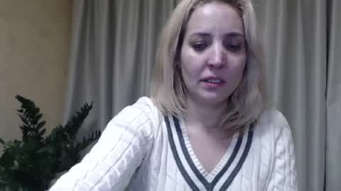 Snapshot of ohsweetmari chatting on 02-18-25, 07:09 Mari online show from 02-18-25, 07:09