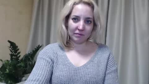 Snapshot of ohsweetmari chatting on 02-20-25, 08:58 Mari online show from 02-20-25, 08:58