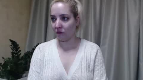 Snapshot of ohsweetmari chatting on 02-21-25, 08:40 Mari online show from 02-21-25, 08:40