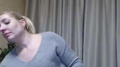 Snapshot of ohsweetmari chatting on 02-22-25, 06:52 Mari online show from 02-22-25, 06:52