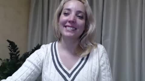 Snapshot of ohsweetmari chatting on 02-23-25, 10:53 Mari online show from 02-23-25, 10:53