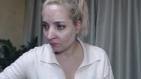 Snapshot of ohsweetmari chatting on 10-04-25, 03:10 Mari online show from 10-04-25, 03:10