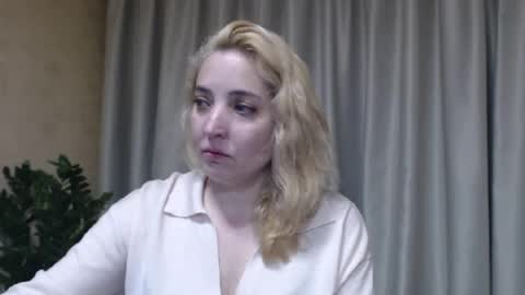 Mari online show from 05-23-26, 04:44