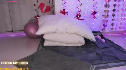 ohyesly_ online show from 02-18-25, 07:52