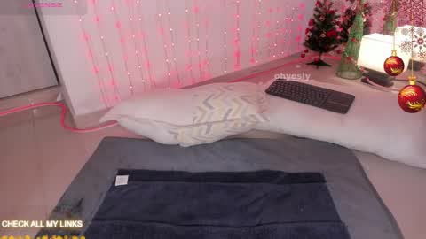 ohyesly_ online show from 12-02-25, 09:58