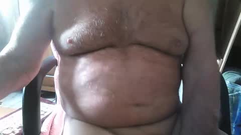 Snapshot of oily27 chatting on 05-19-26, 02:56 William online show from 05-19-26, 02:56