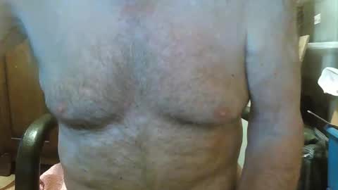 Snapshot of oily27 chatting on 05-30-26, 08:17 William online show from 05-30-26, 08:17