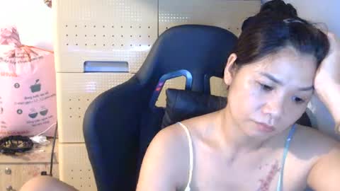 Snapshot of oinjer09 chatting on 06-24-26, 03:44 oinjer09 online show from 06-24-26, 03:44