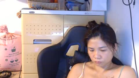 Snapshot of oinjer09 chatting on 06-25-26, 04:56 oinjer09 online show from 06-25-26, 04:56