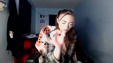 Snapshot of okalley19 chatting on 09-17-25, 12:34 Alley asian bratty online show from 09-17-25, 12:34